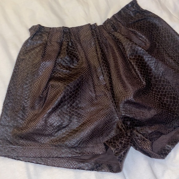 Olivaceous shorts - Picture 3 of 7